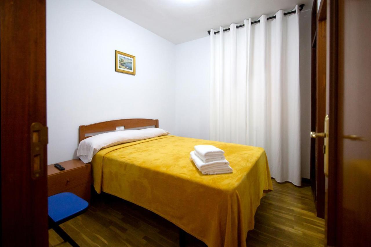 אריונדס Yani'S Hospedaje Pension 1 Estrella מראה חיצוני תמונה