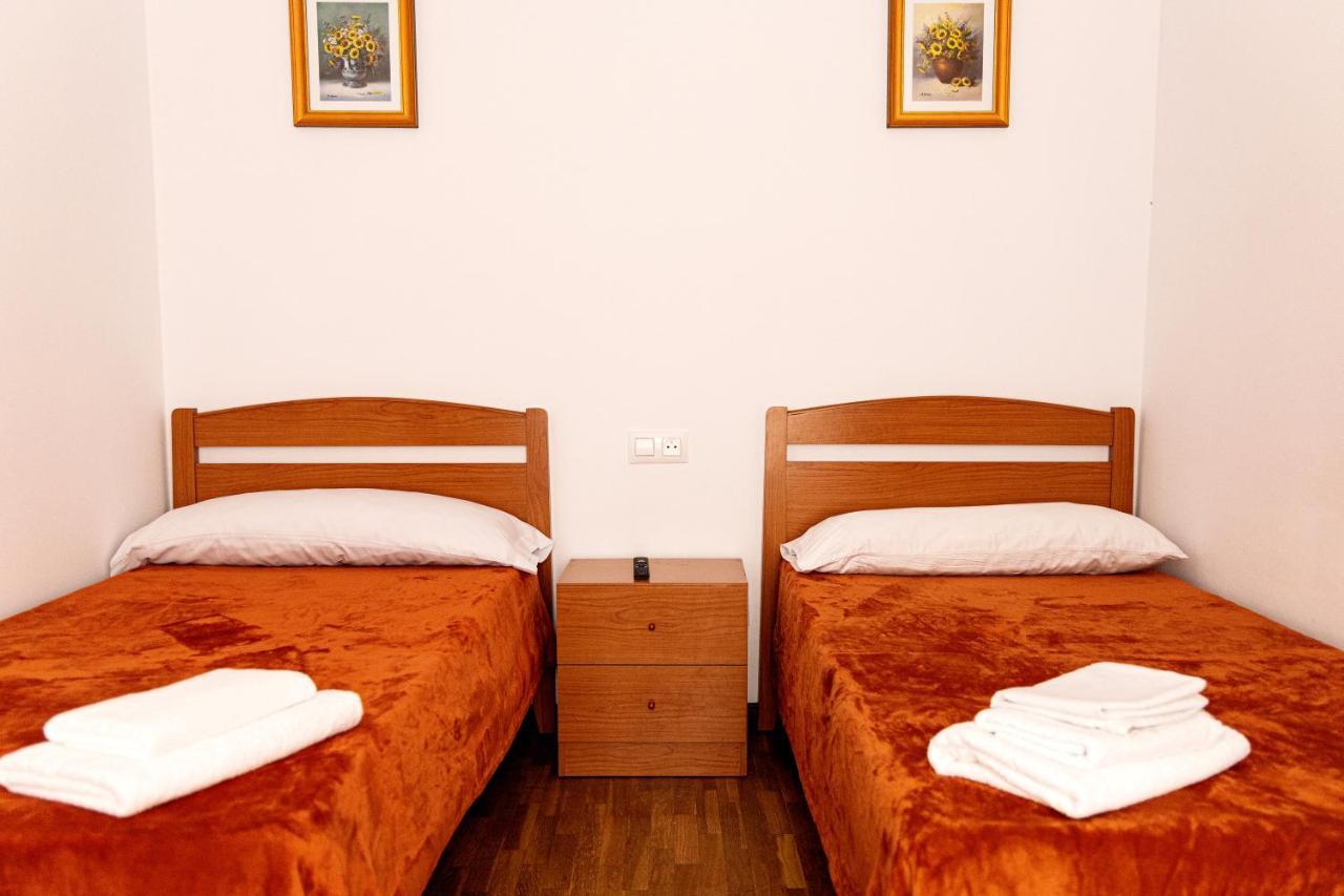אריונדס Yani'S Hospedaje Pension 1 Estrella מראה חיצוני תמונה